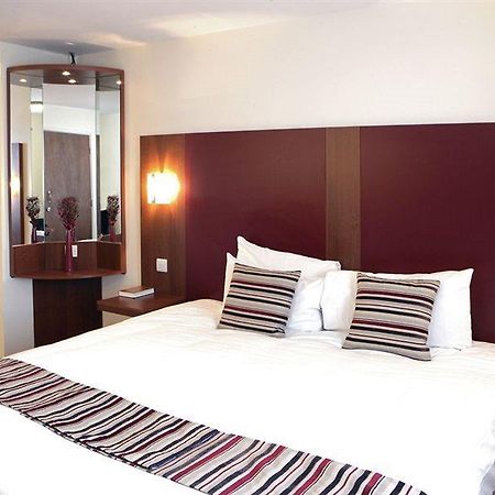 Mercure Swindon East Hotel And Spa Extérieur photo