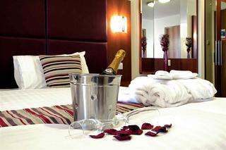 Mercure Swindon East Hotel And Spa Extérieur photo